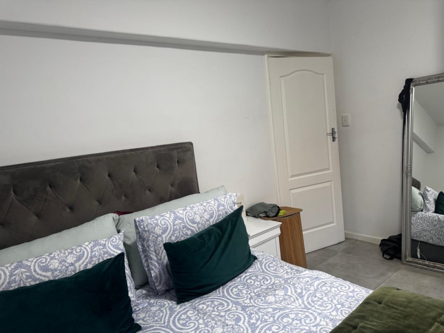 2 Bedroom Property for Sale in Sea Point Western Cape